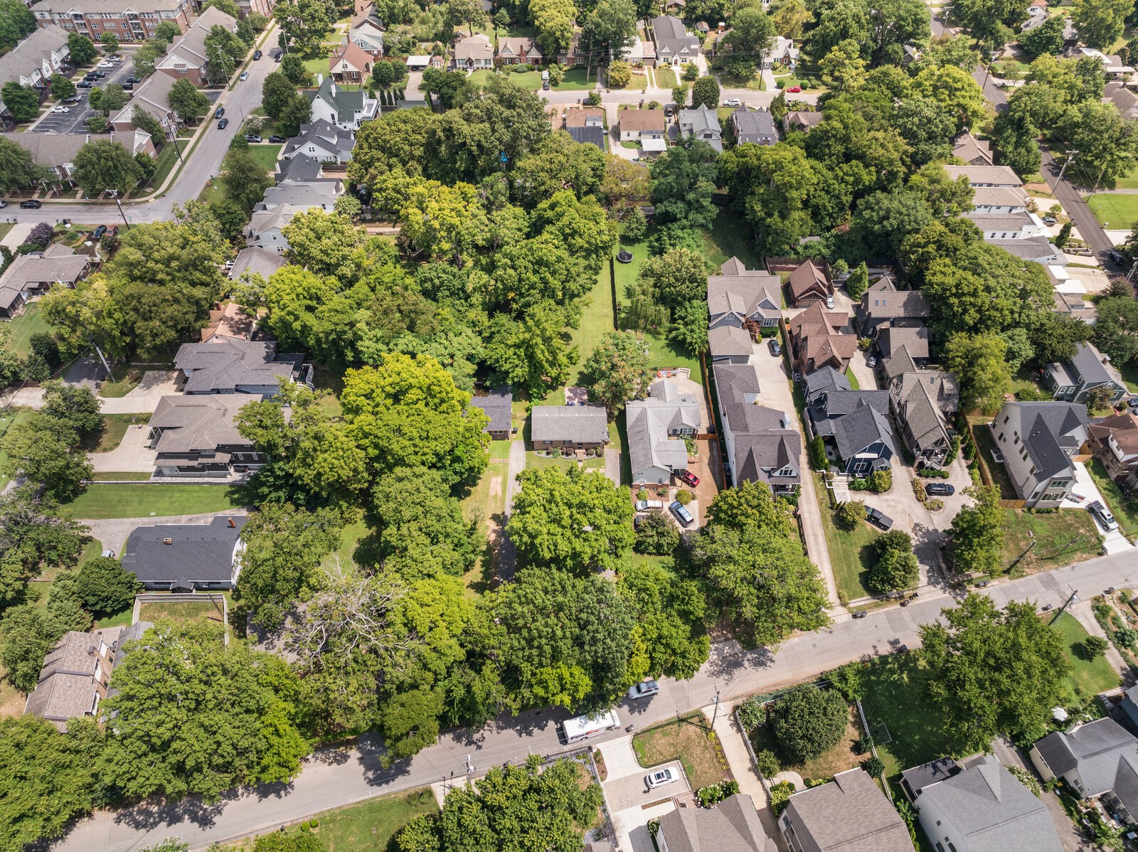 2412 Vaulx Ln