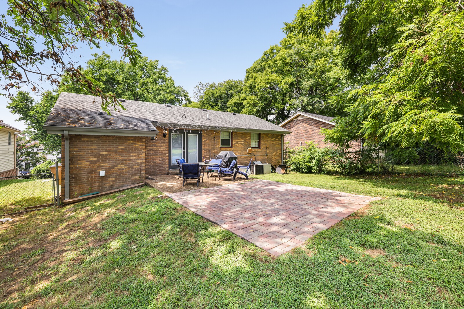 2412 Vaulx Ln