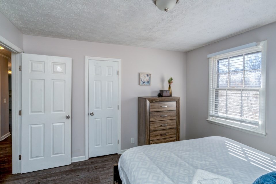 2412 Vaulx Ln