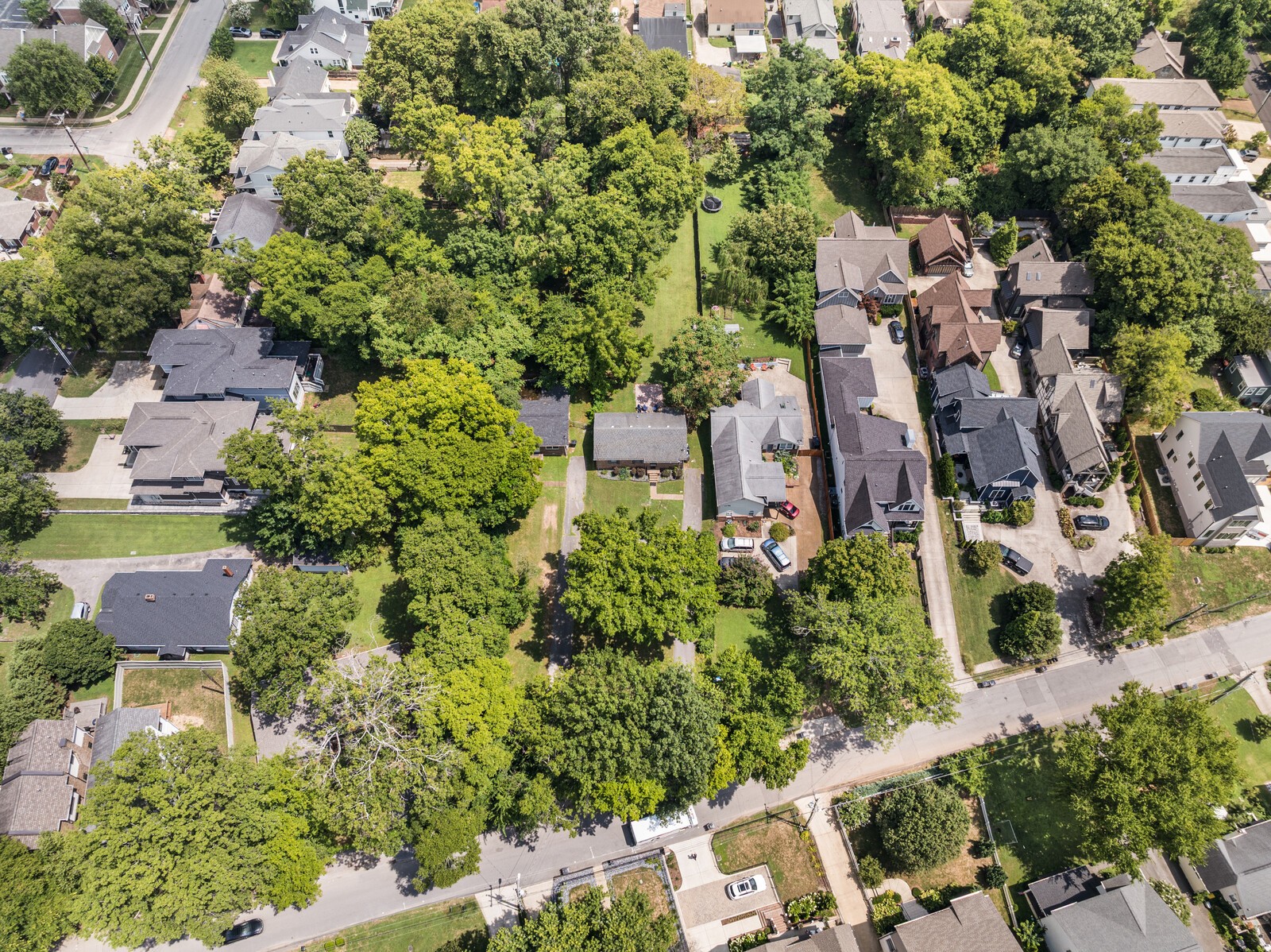 2412 Vaulx Ln