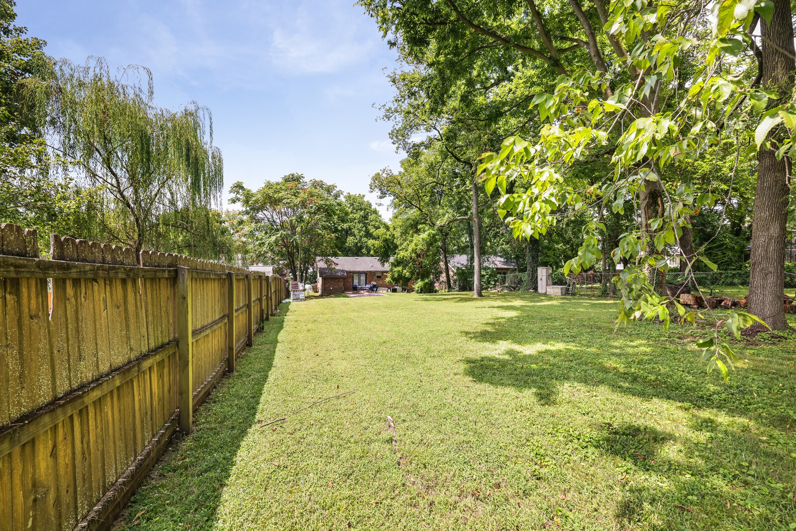 2412 Vaulx Ln