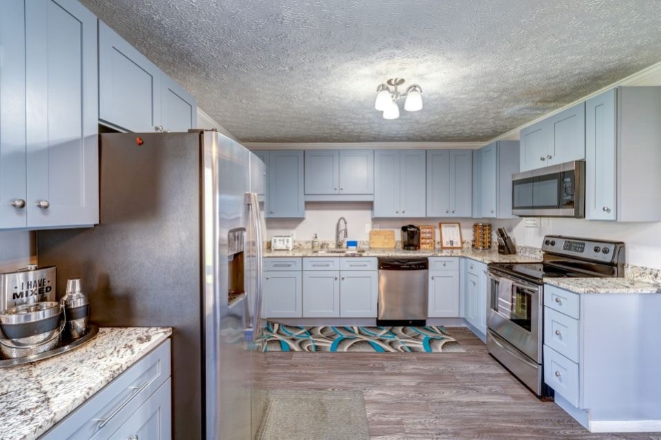 2412 Vaulx Ln