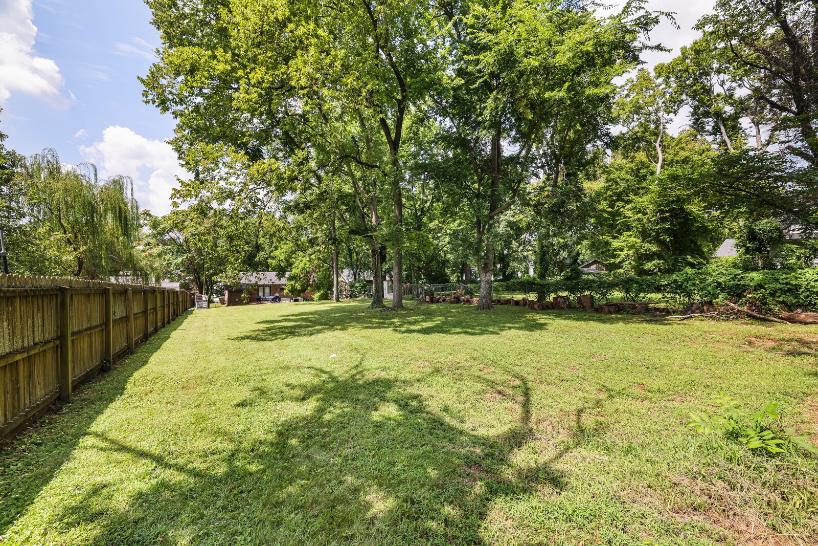 2412 Vaulx Ln