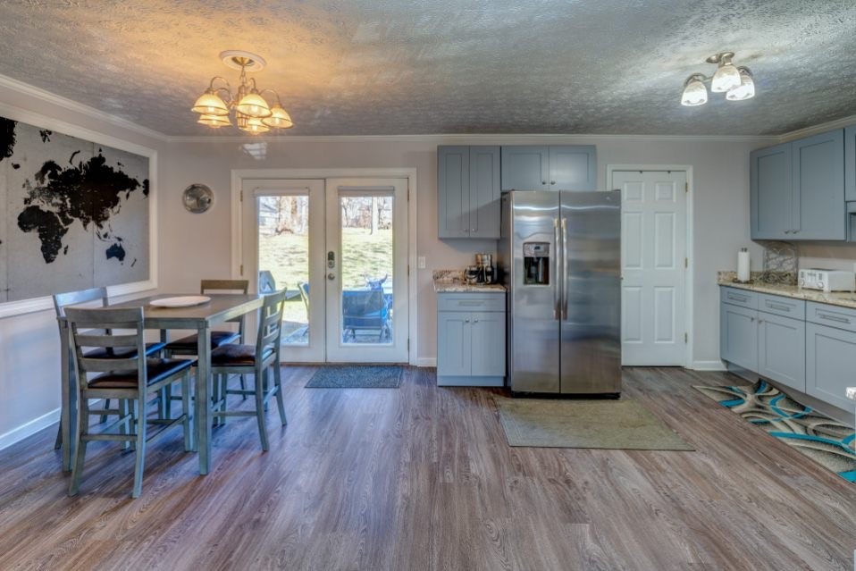 2412 Vaulx Ln