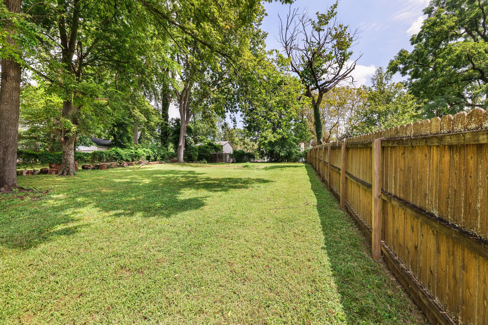 2412 Vaulx Ln