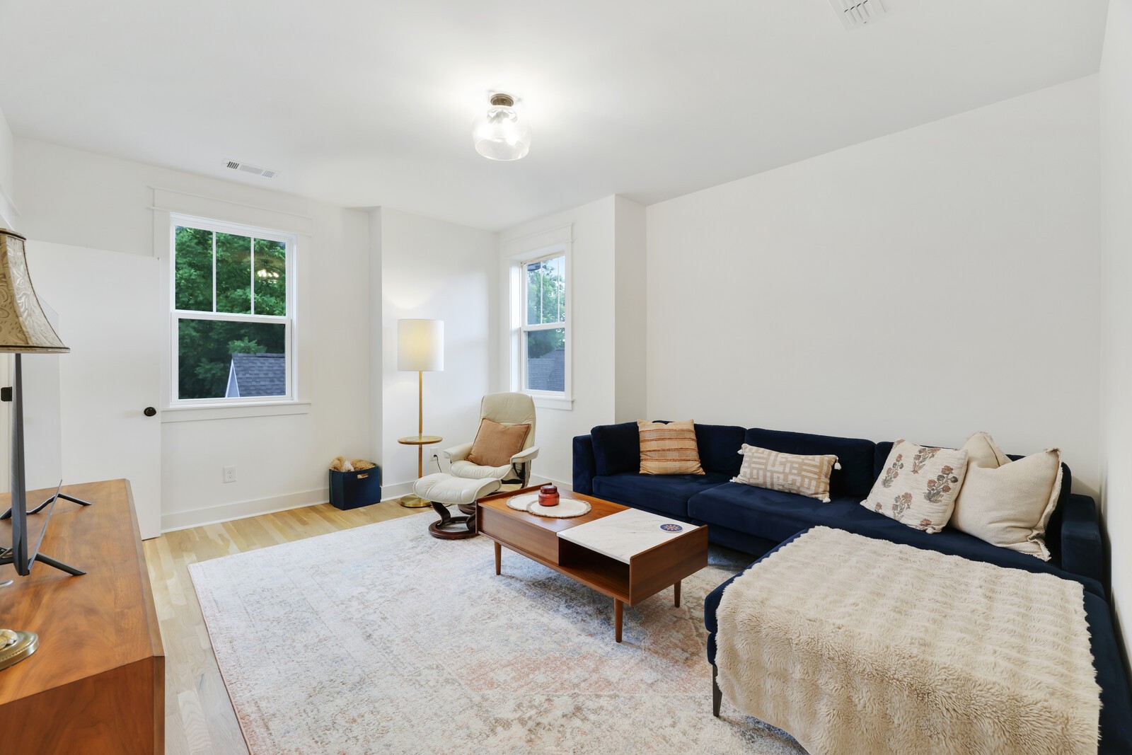 1211 Sevier St