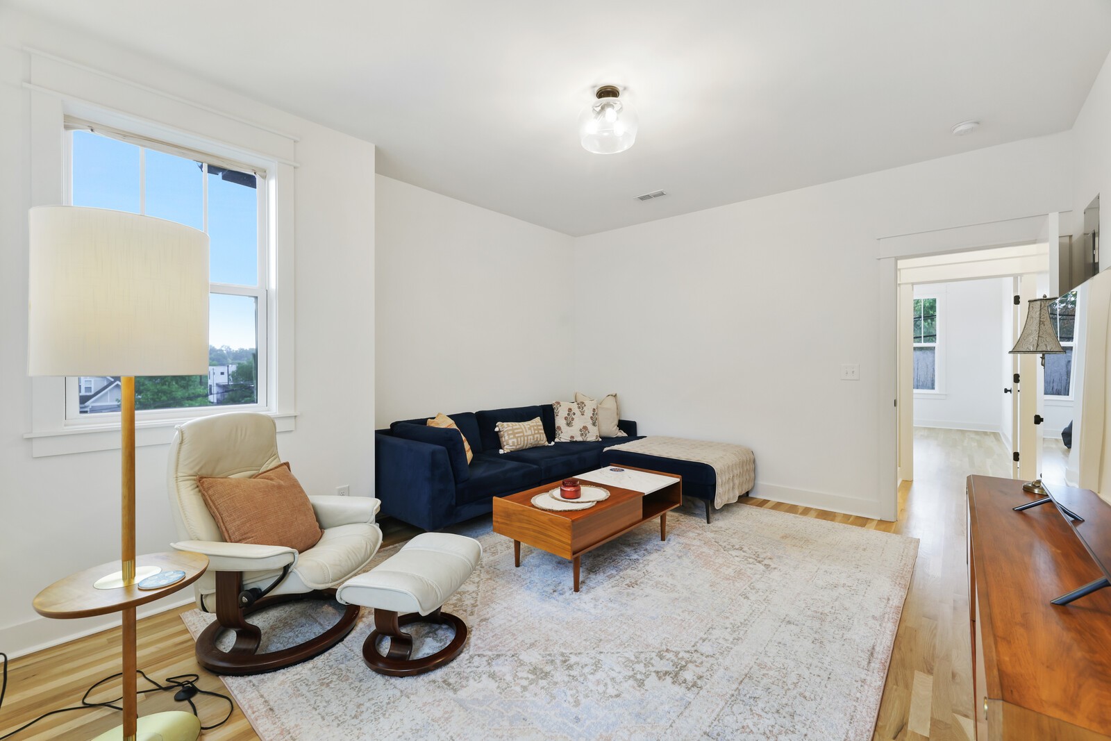 1211 Sevier St
