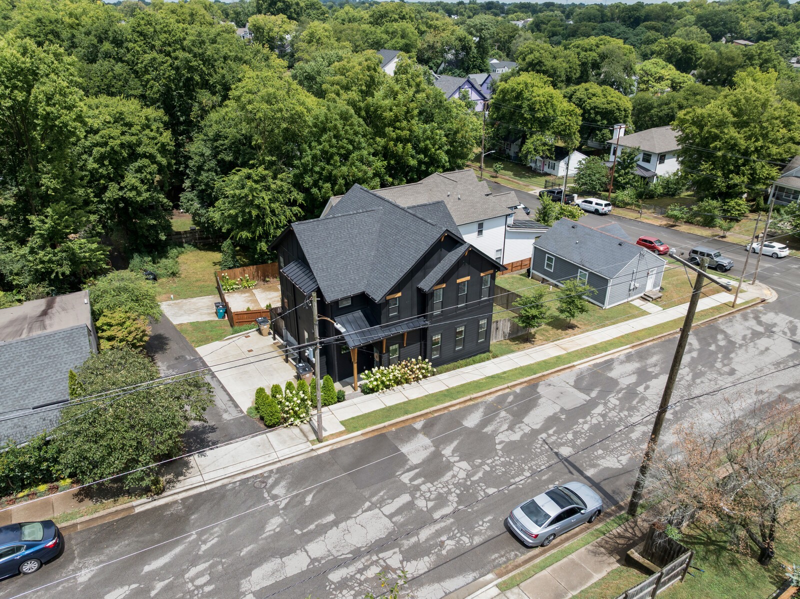 1211 Sevier St