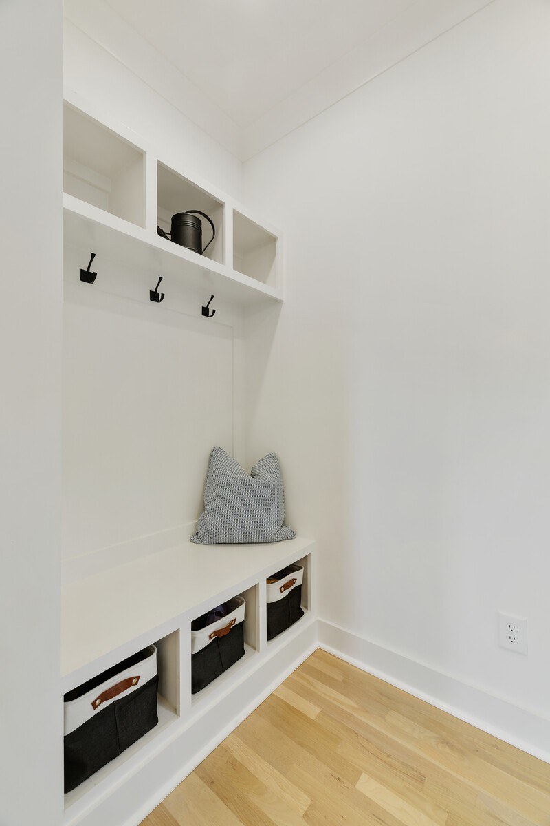 1211 Sevier St