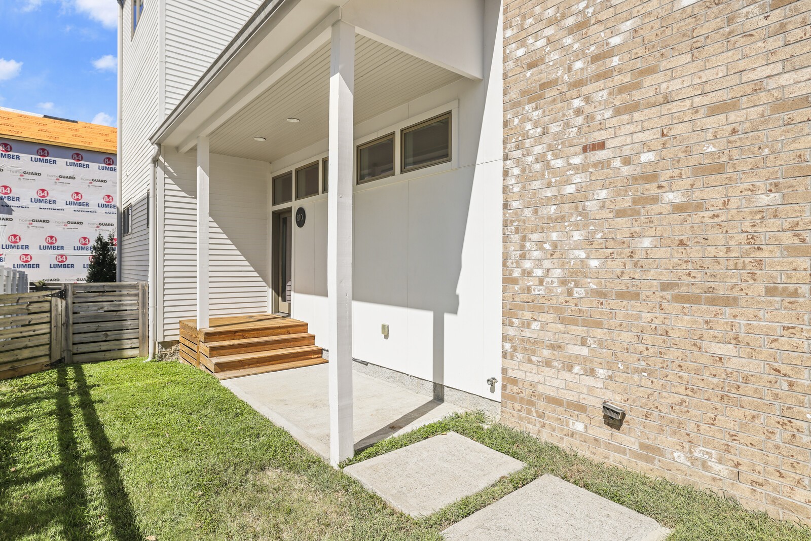 810 Clayton Ave