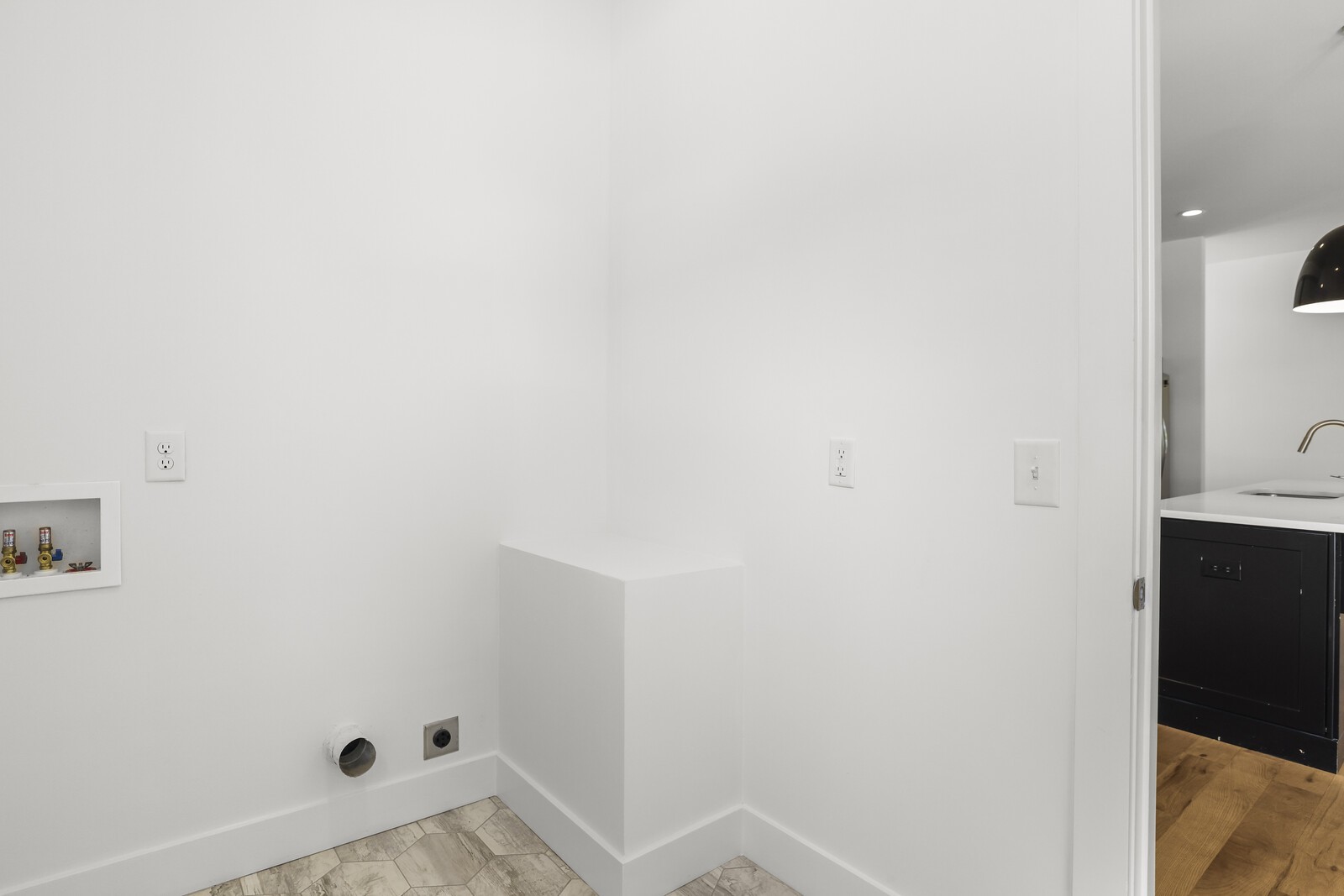 810 Clayton Ave