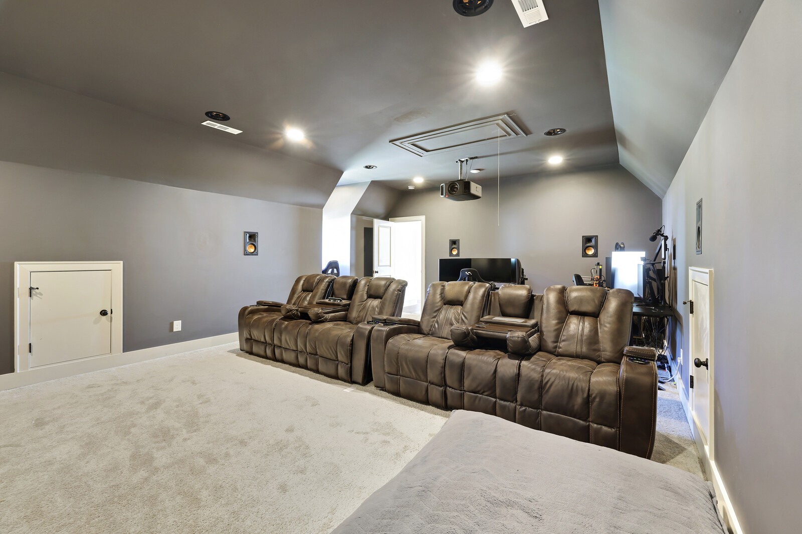 6830 Chatterton Dr