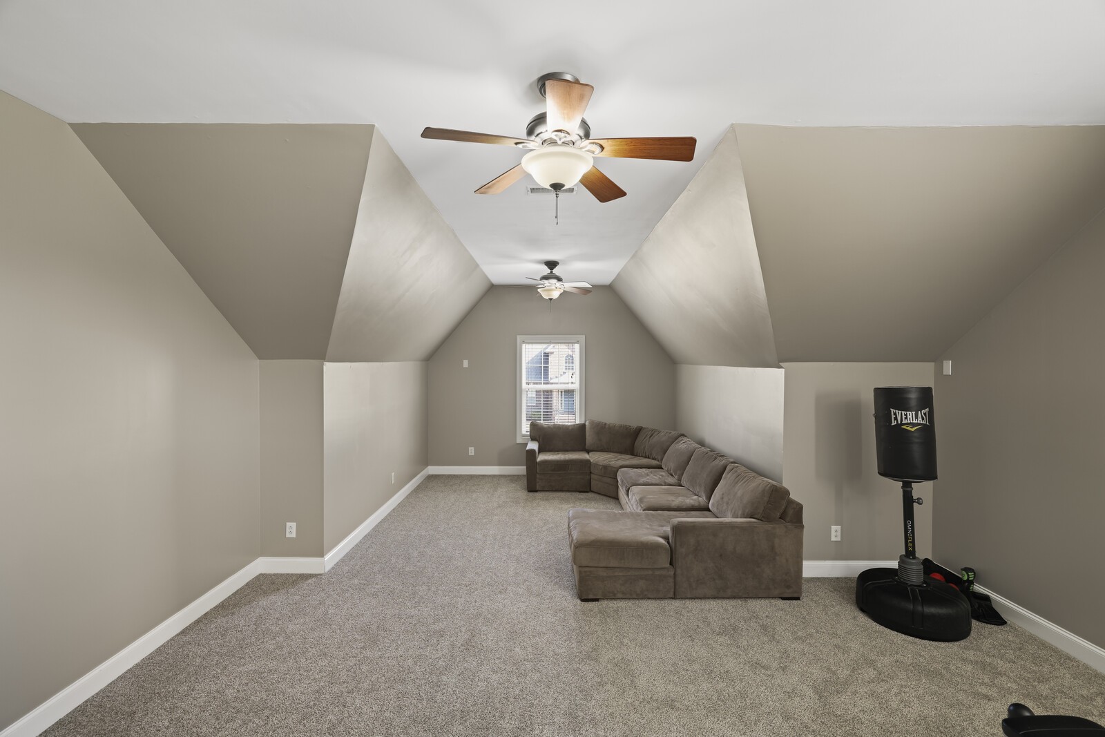 3411 Geneva Dr