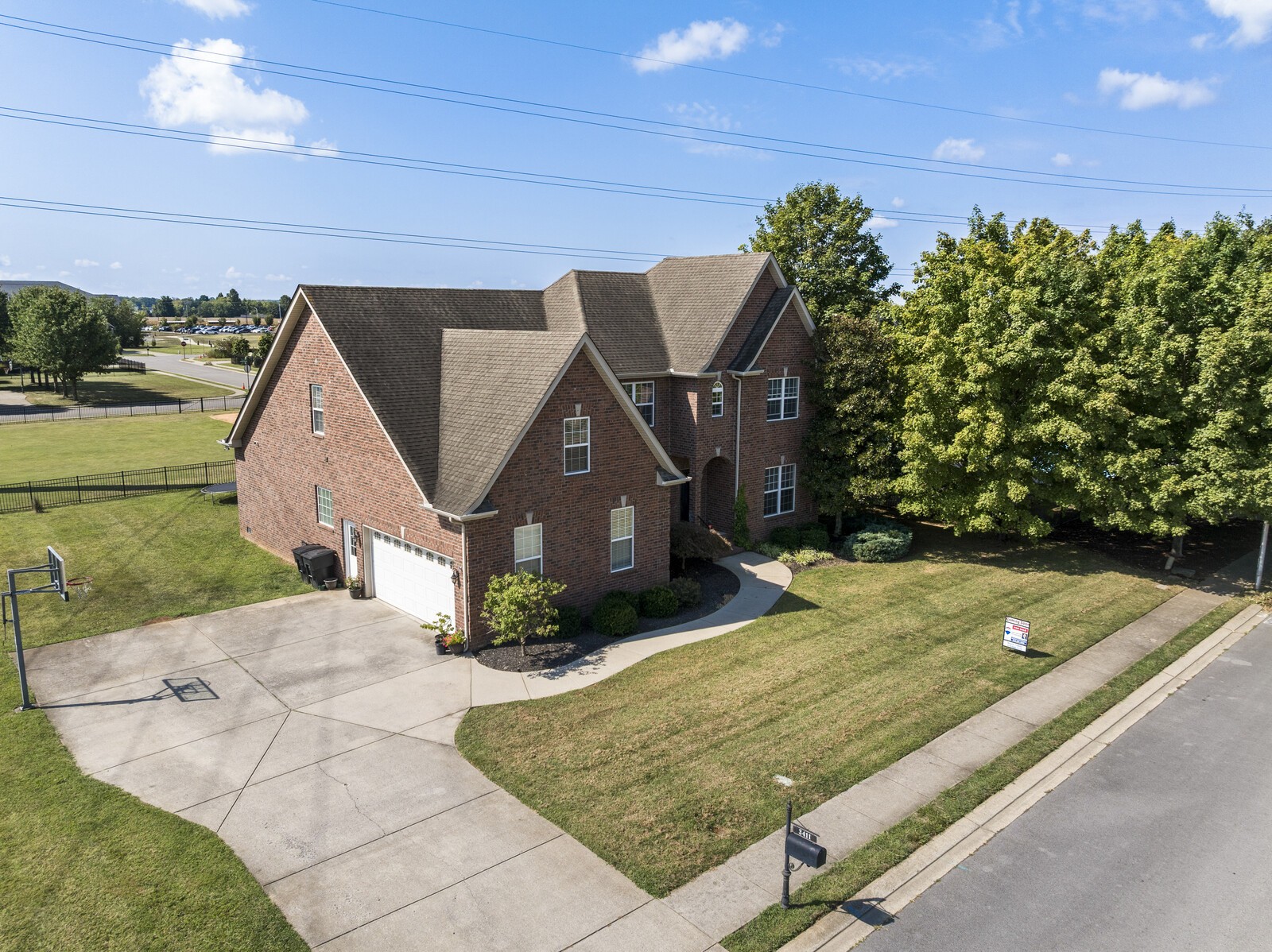 3411 Geneva Dr