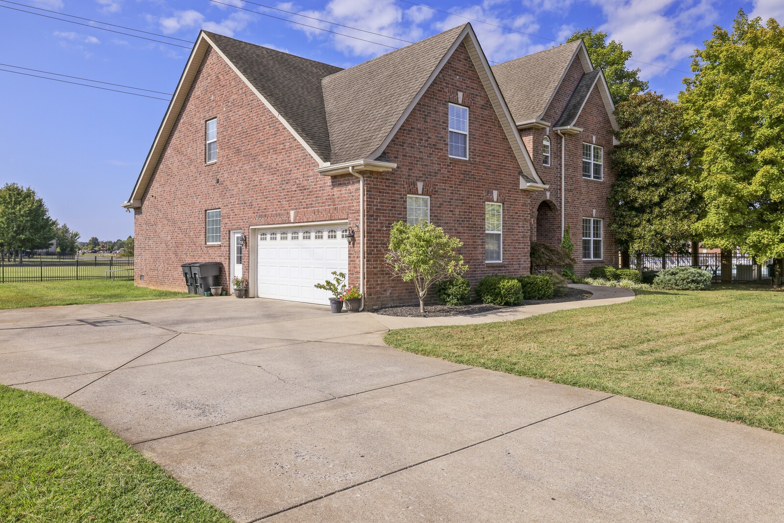3411 Geneva Dr