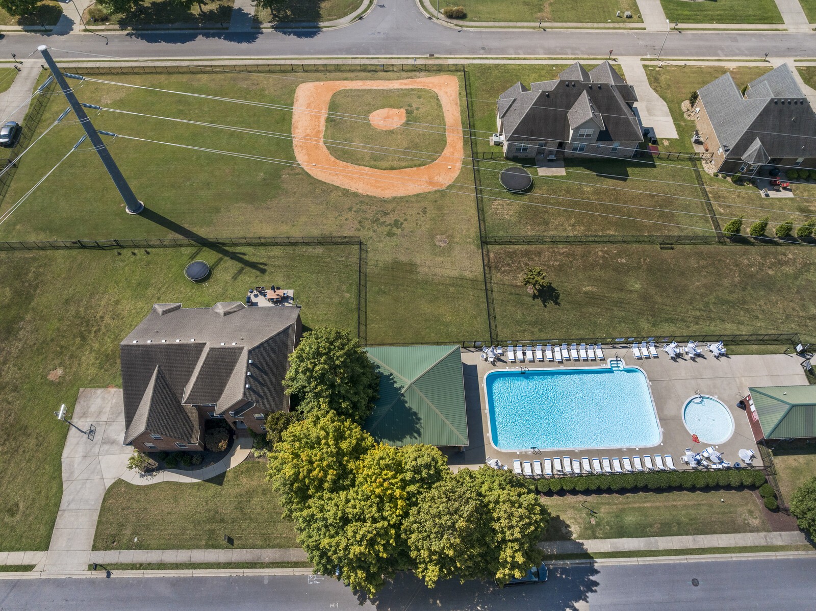 3411 Geneva Dr