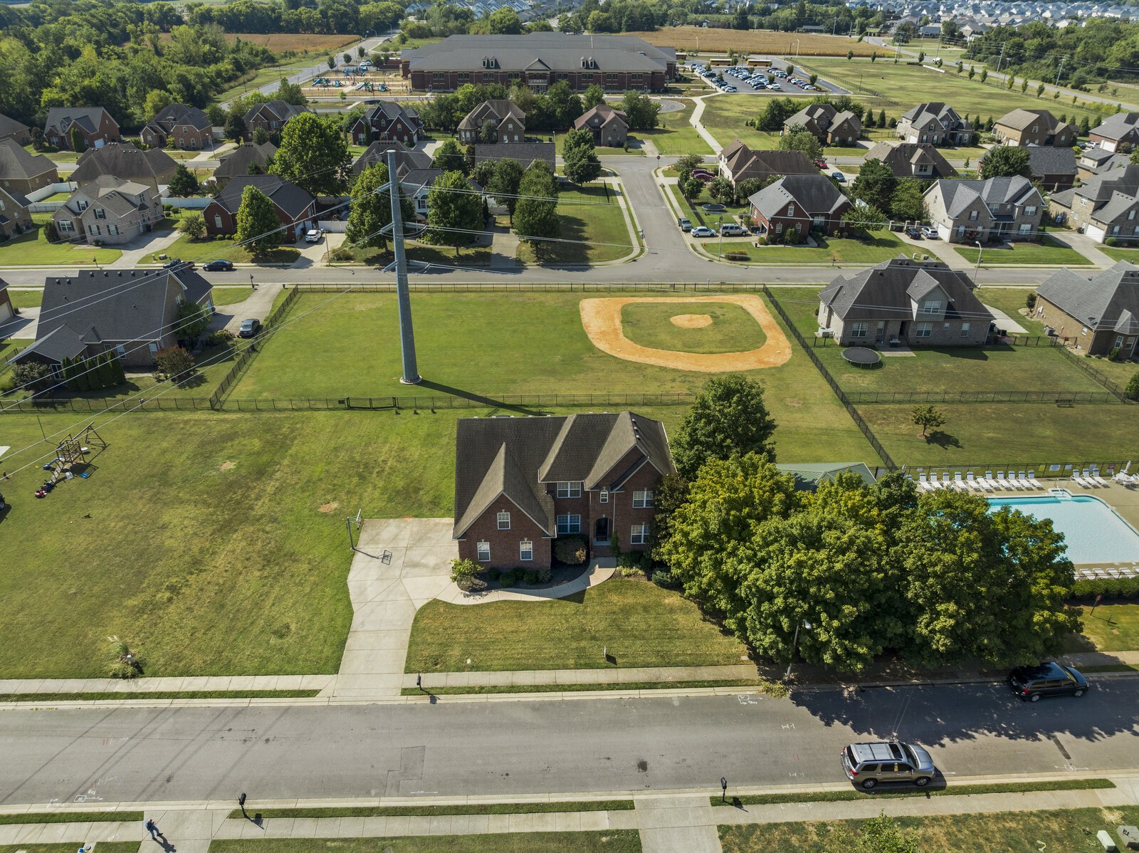 3411 Geneva Dr