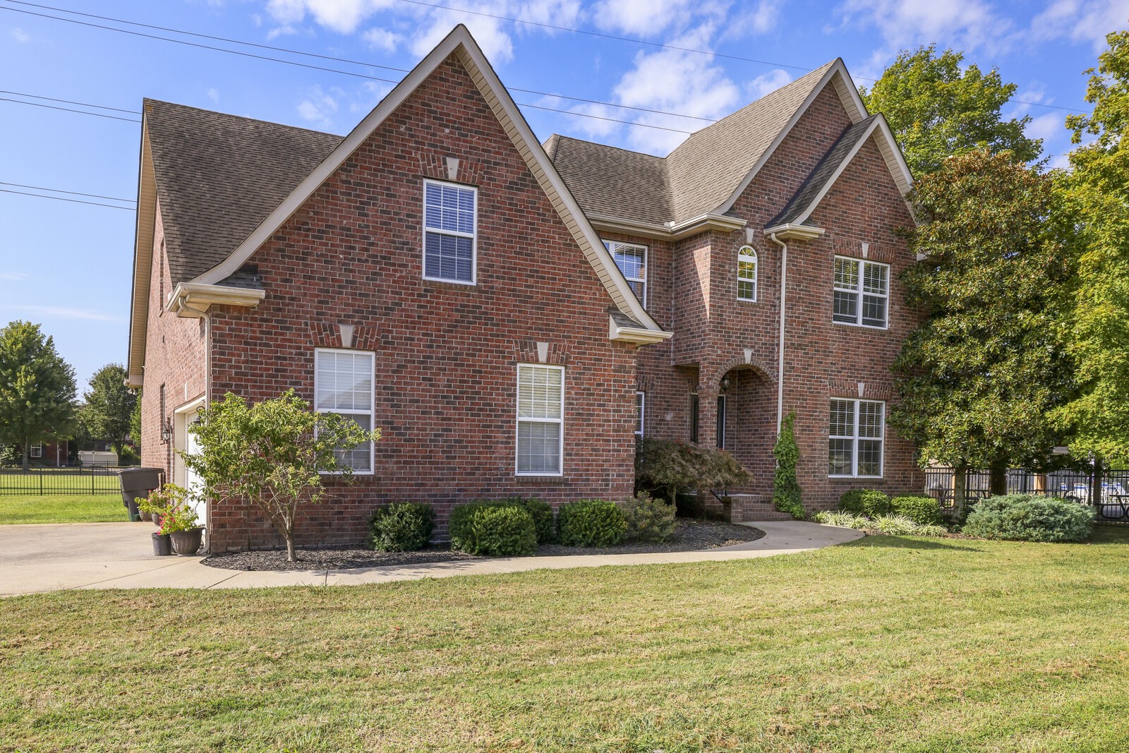 3411 Geneva Dr