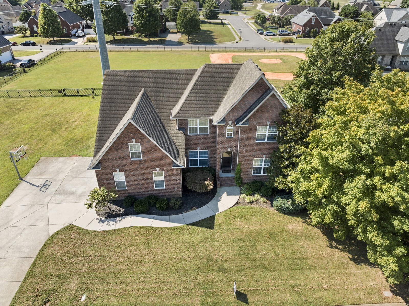 3411 Geneva Dr