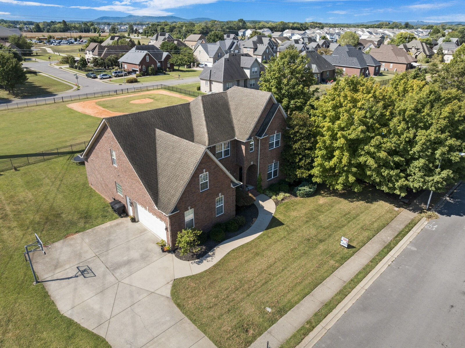 3411 Geneva Dr