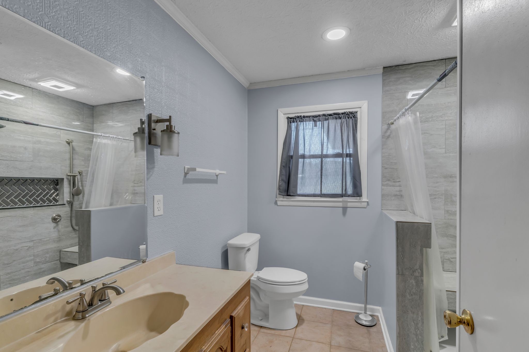 227 Hale Ave