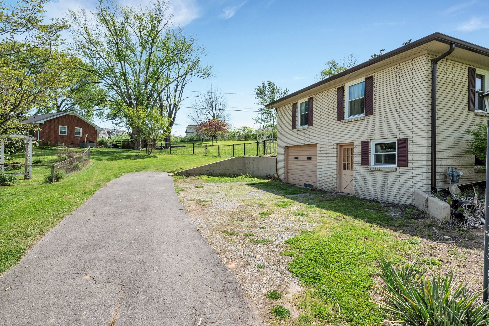 227 Hale Ave