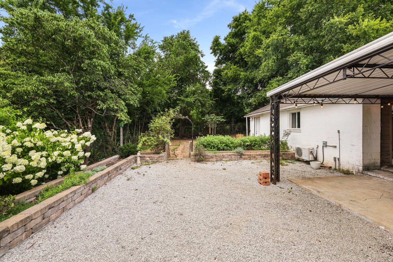 207 Maplewood Trce