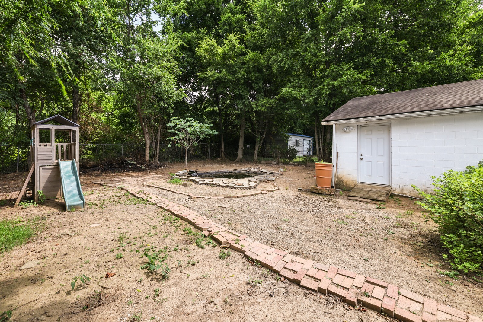 207 Maplewood Trce