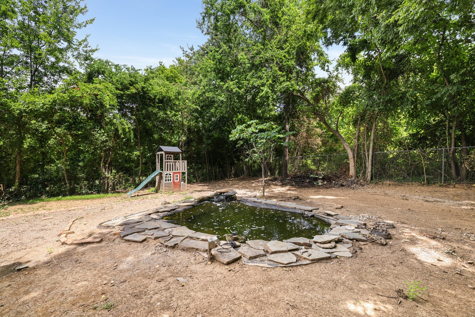 207 Maplewood Trce