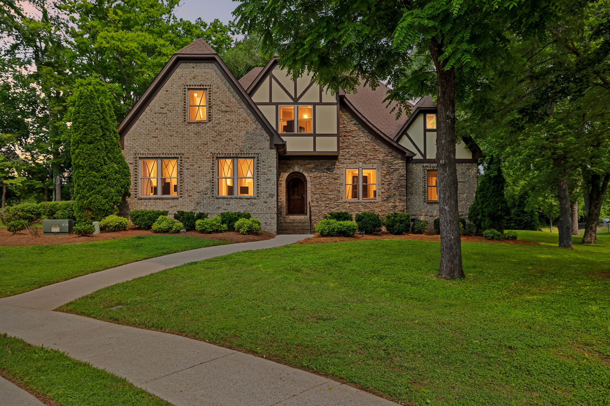 2001 Lynnhaven Ct