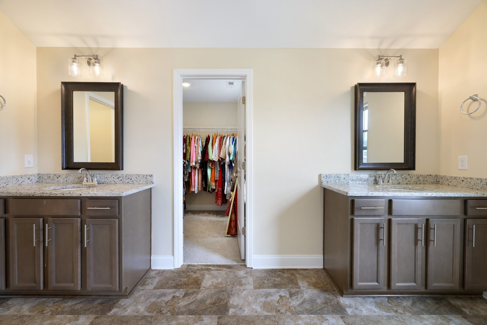 2208 Viking Ct