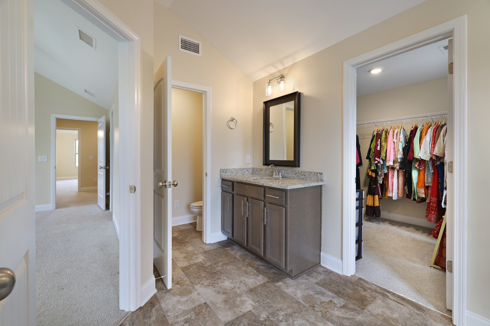 2208 Viking Ct