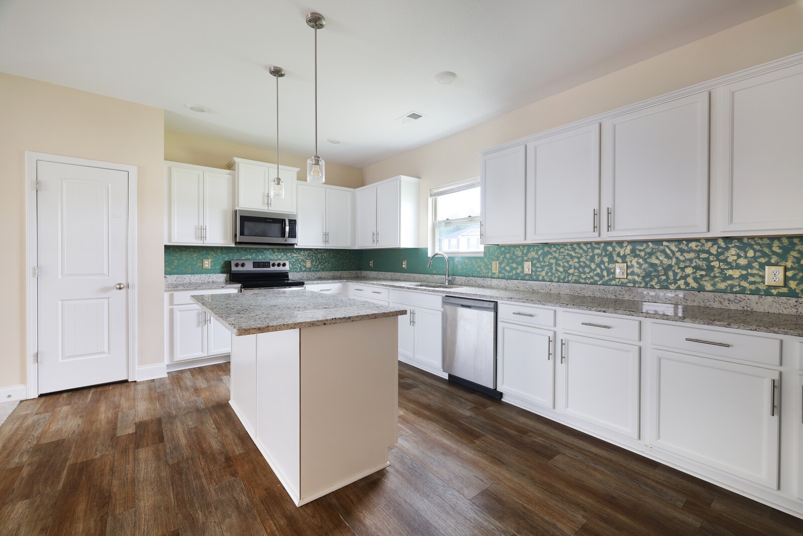 2208 Viking Ct