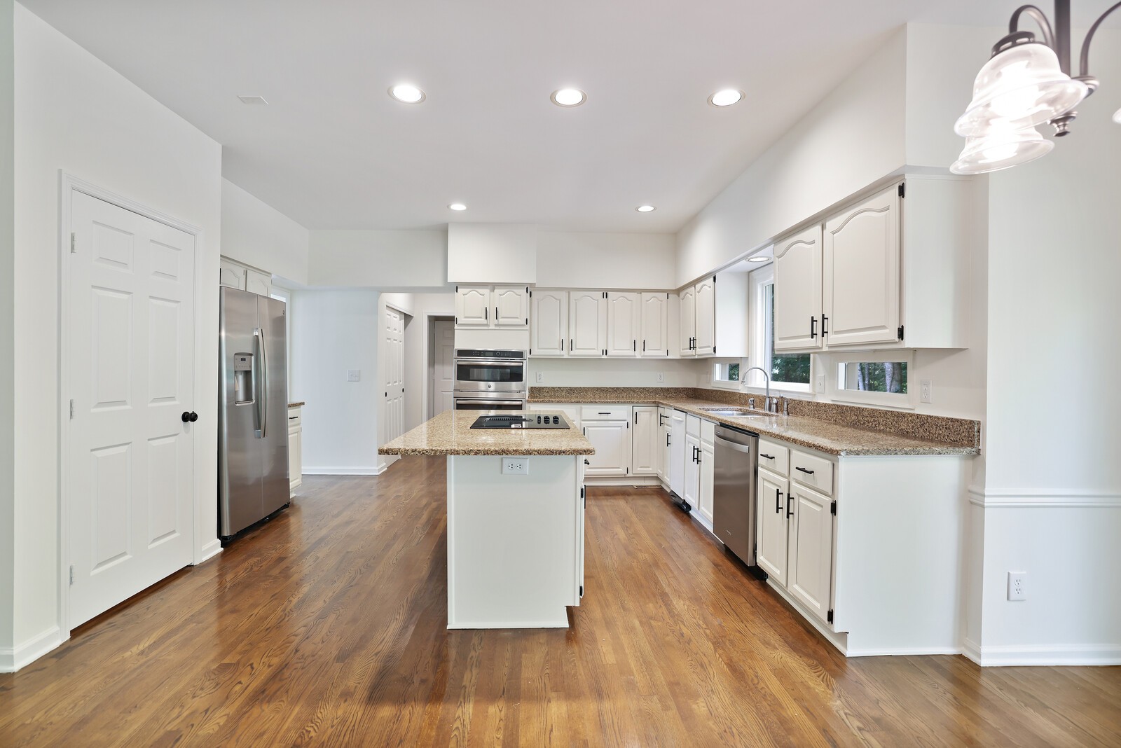 700 Highland View Pl