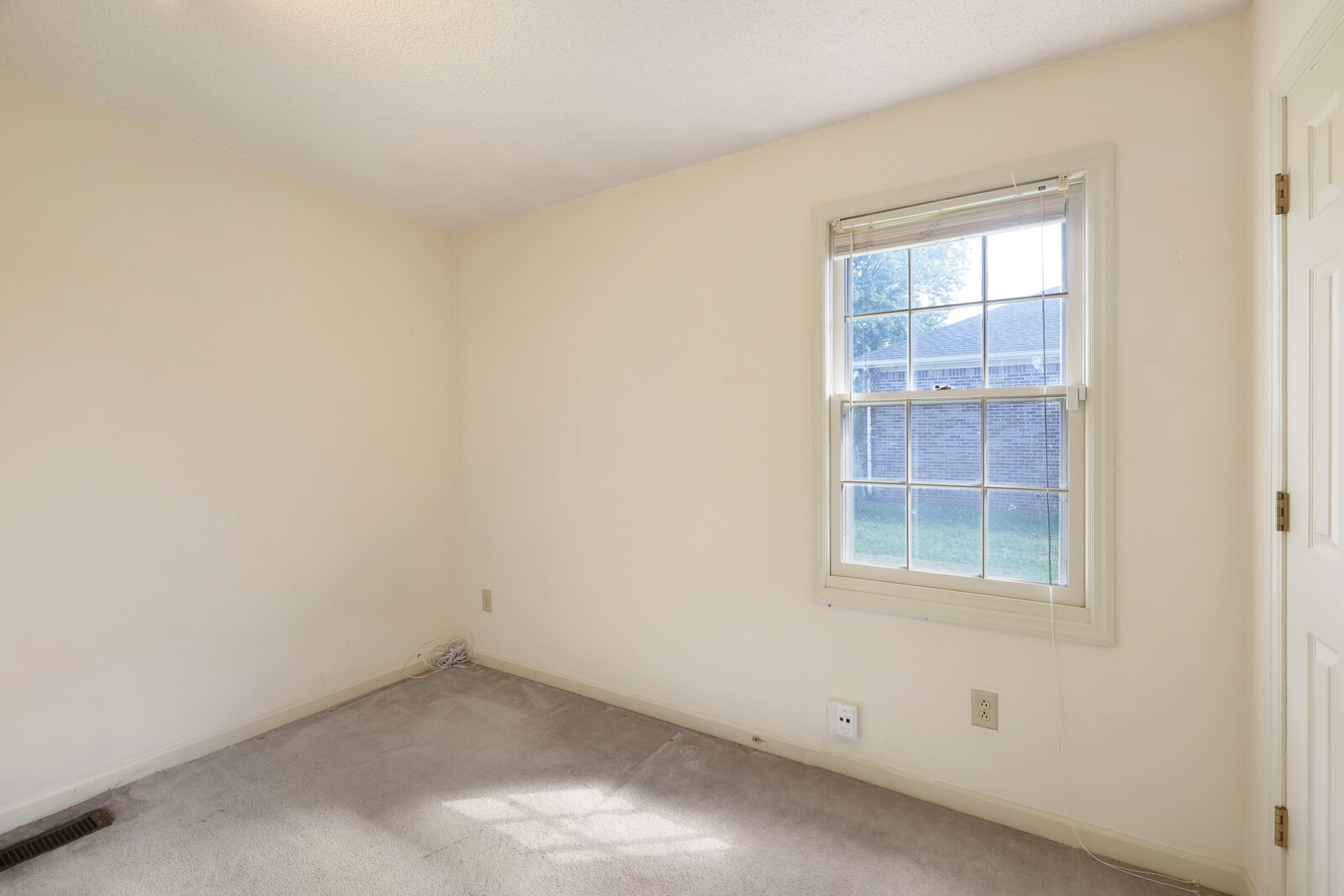 1621 Lillian Cir