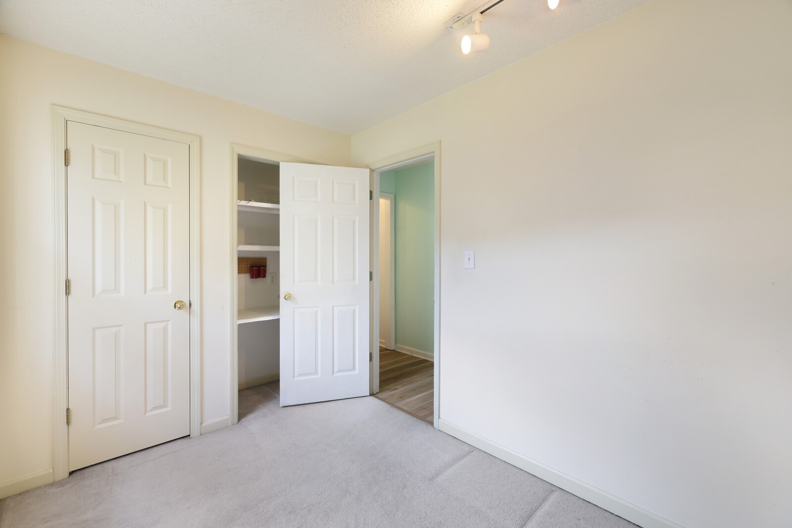 1621 Lillian Cir