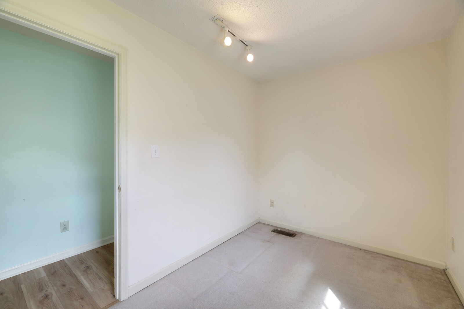 1621 Lillian Cir