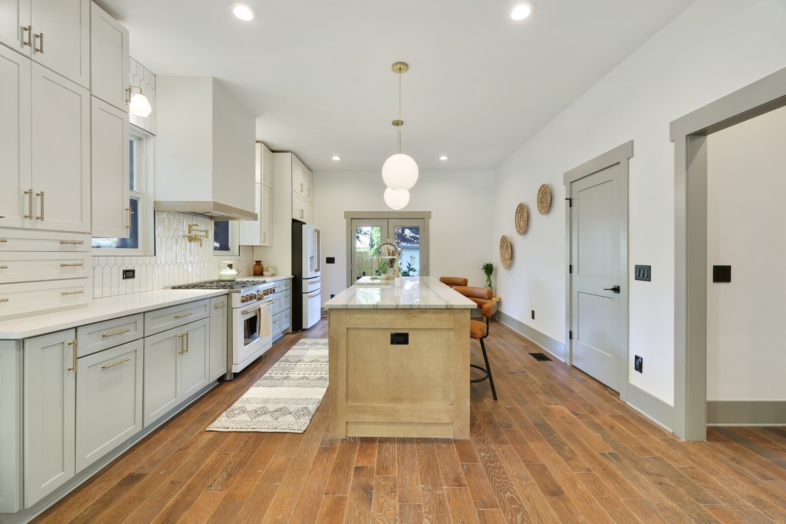 1408 Douglas Ave