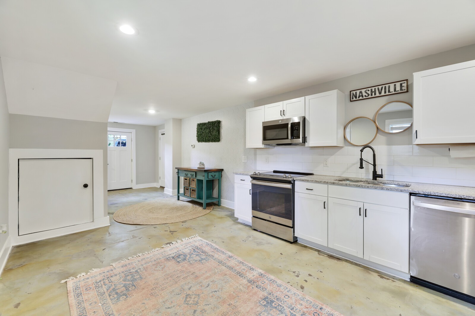 1408 Douglas Ave