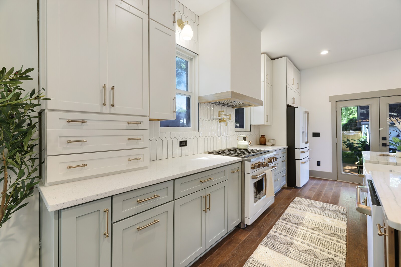 1408 Douglas Ave