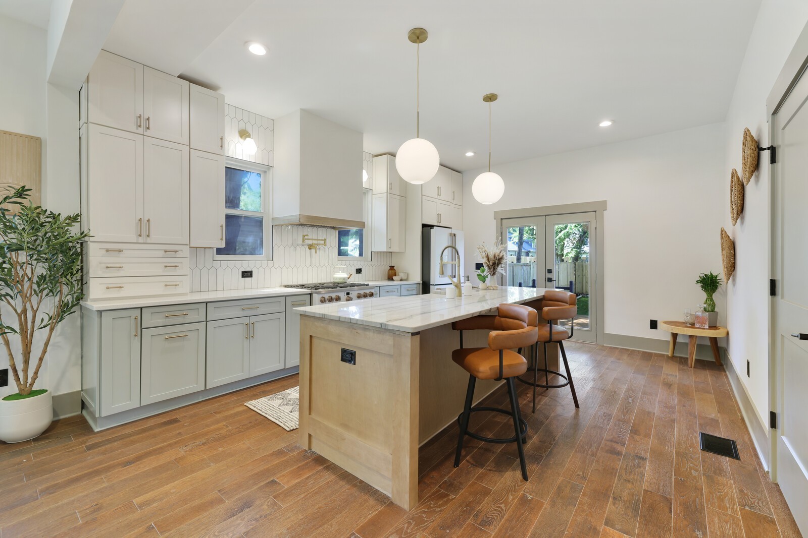 1408 Douglas Ave