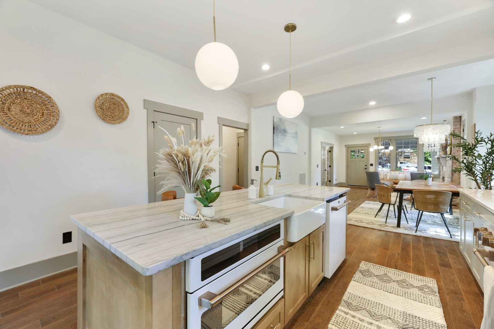 1408 Douglas Ave
