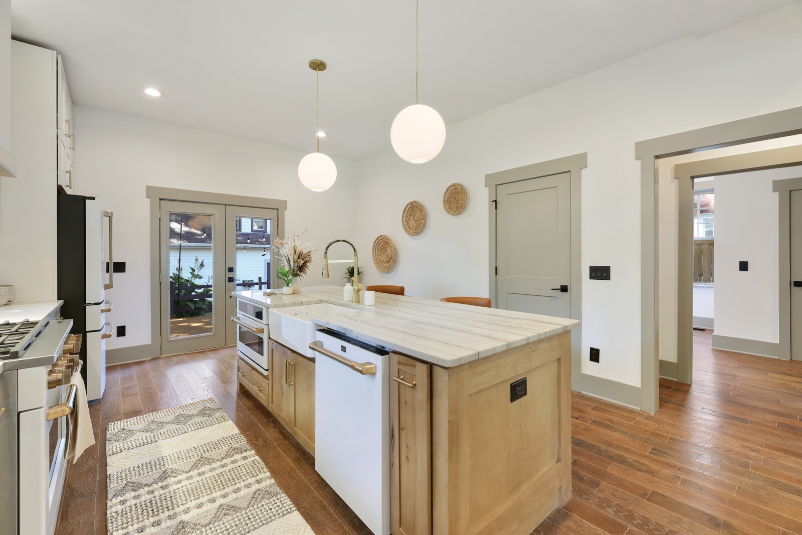 1408 Douglas Ave