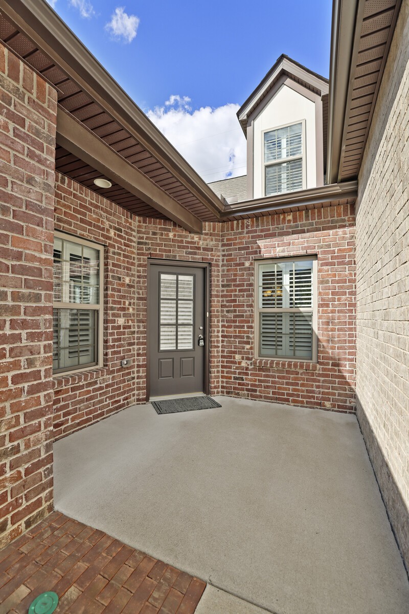 322 Madeira Pl