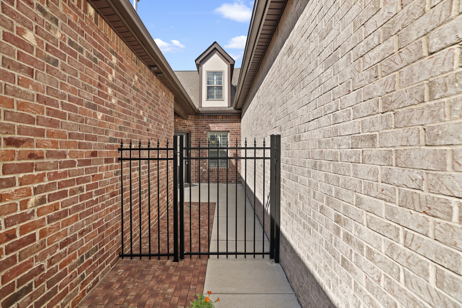 322 Madeira Pl