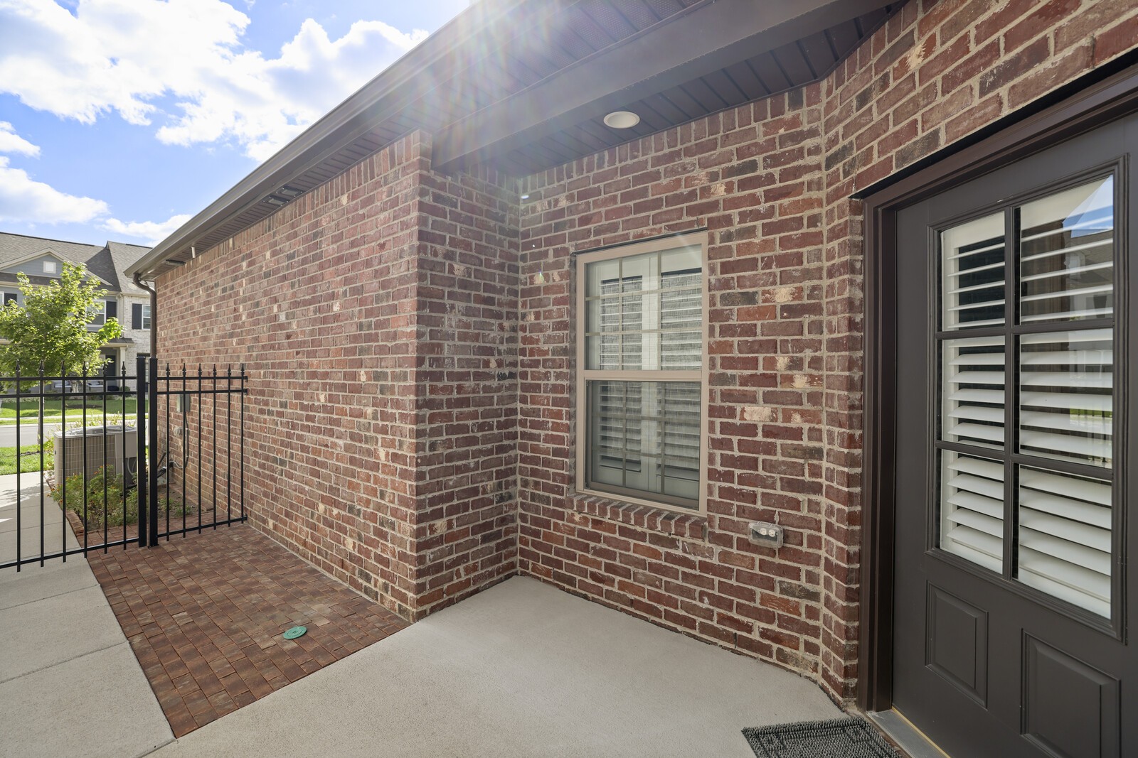 322 Madeira Pl