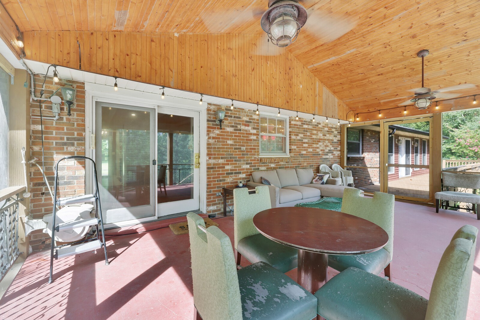 8019 Ridgewood Rd