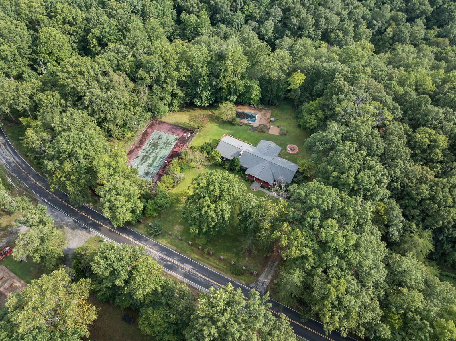 8019 Ridgewood Rd