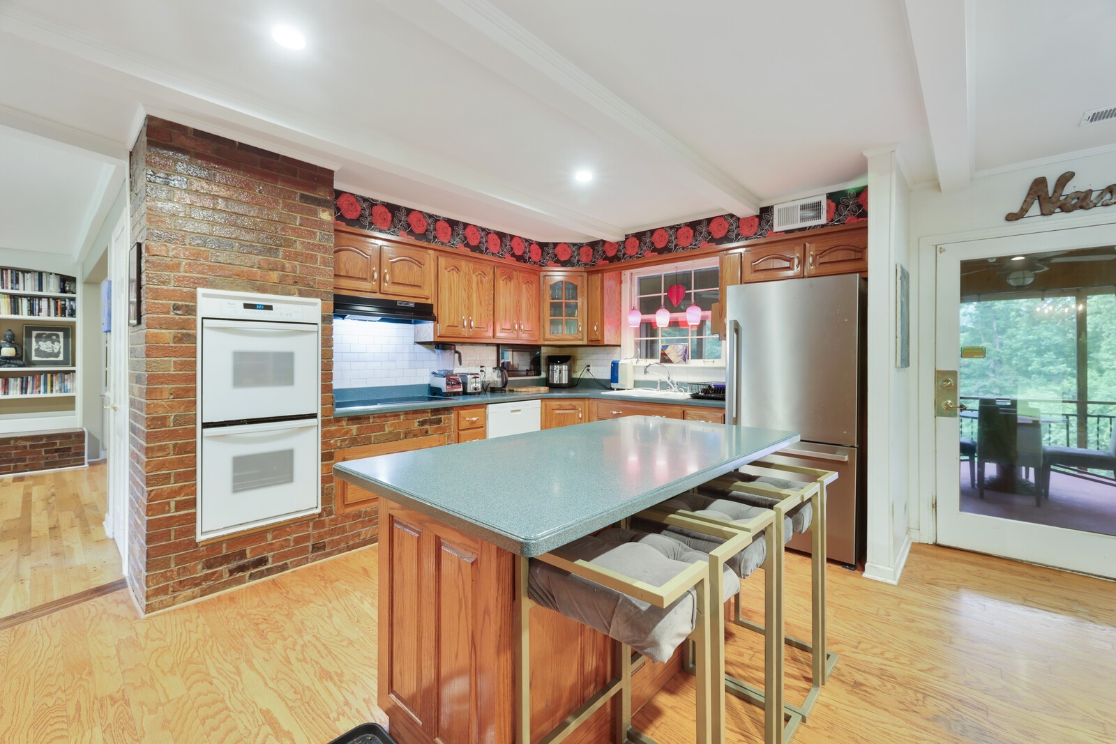 8019 Ridgewood Rd