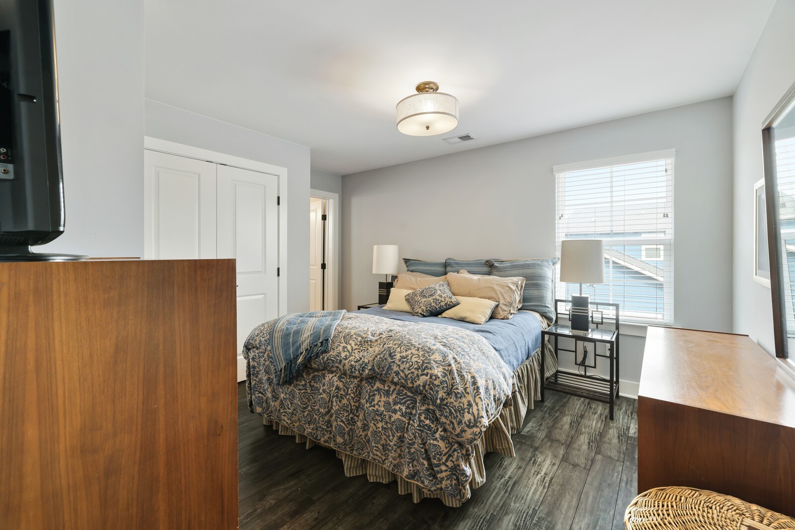 2201 Village Park Ct